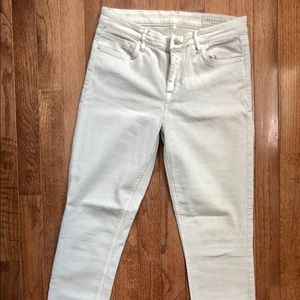 Light grey skinny jeans - run small. Fit like 27